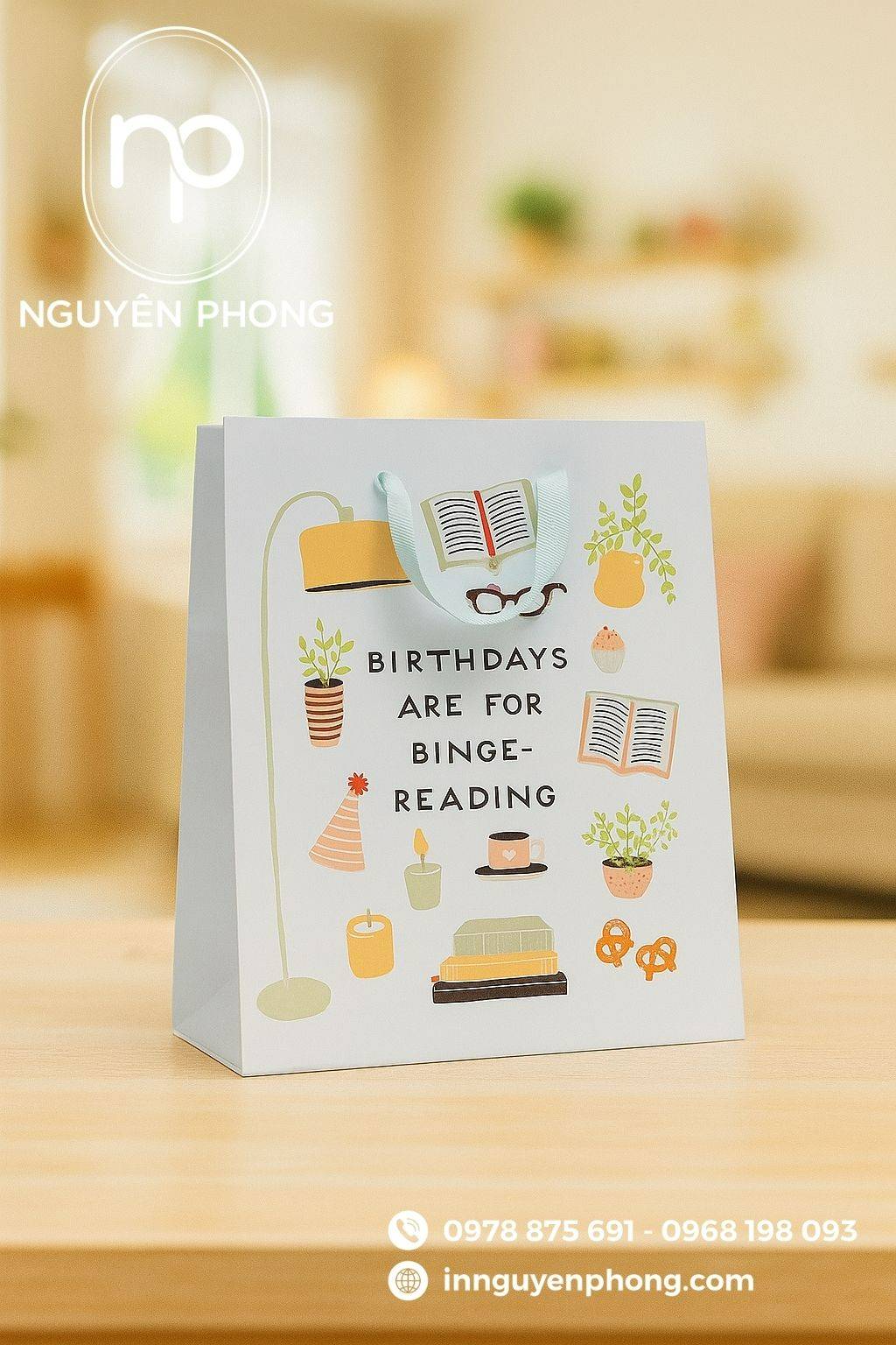 Mẫu túi giấy đựng sách vui nhộn 